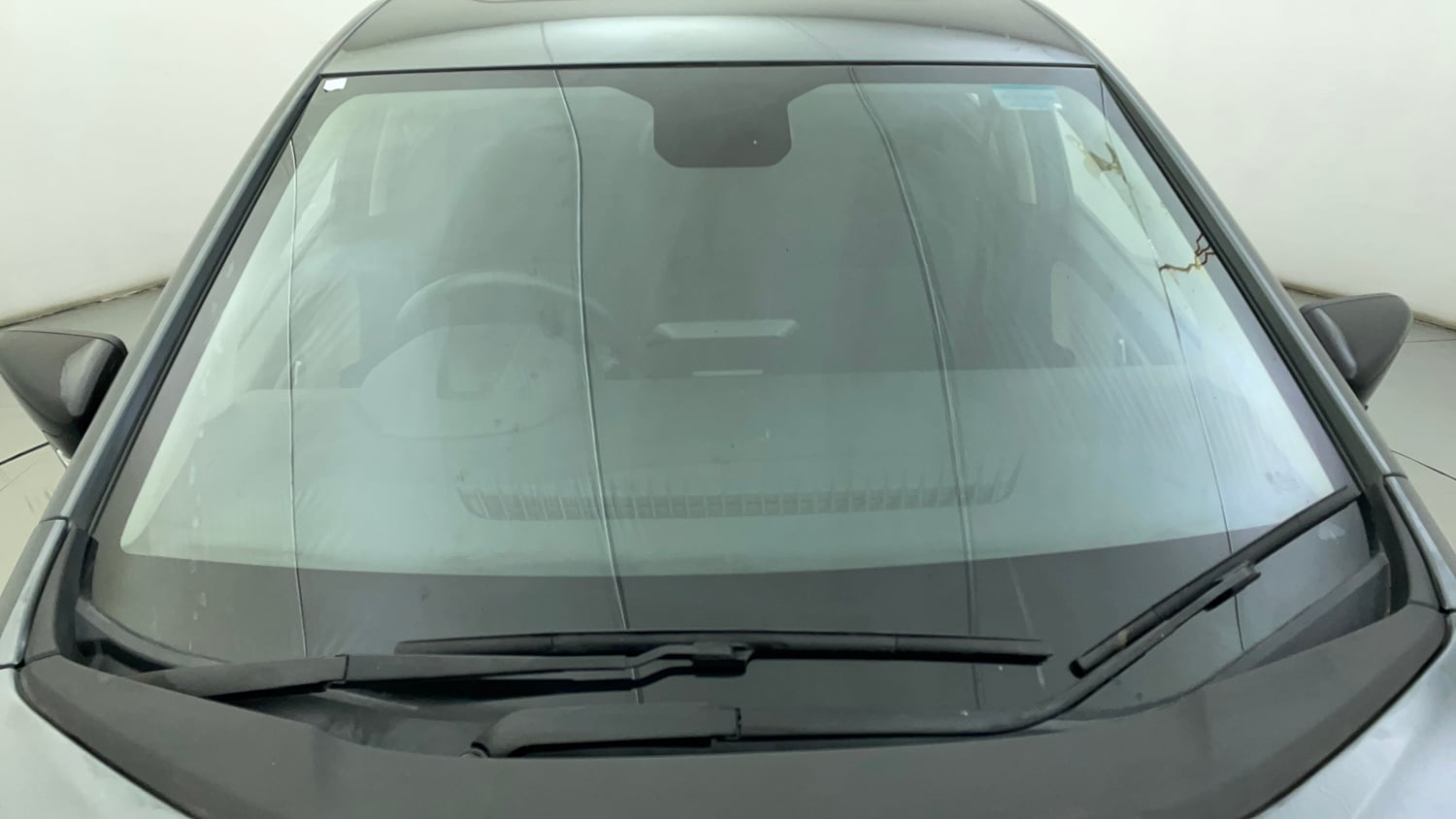 Used 2023 Tata Altroz XZ Plus (S) Petrol Manual exterior FRONT WINDSHIELD VIEW