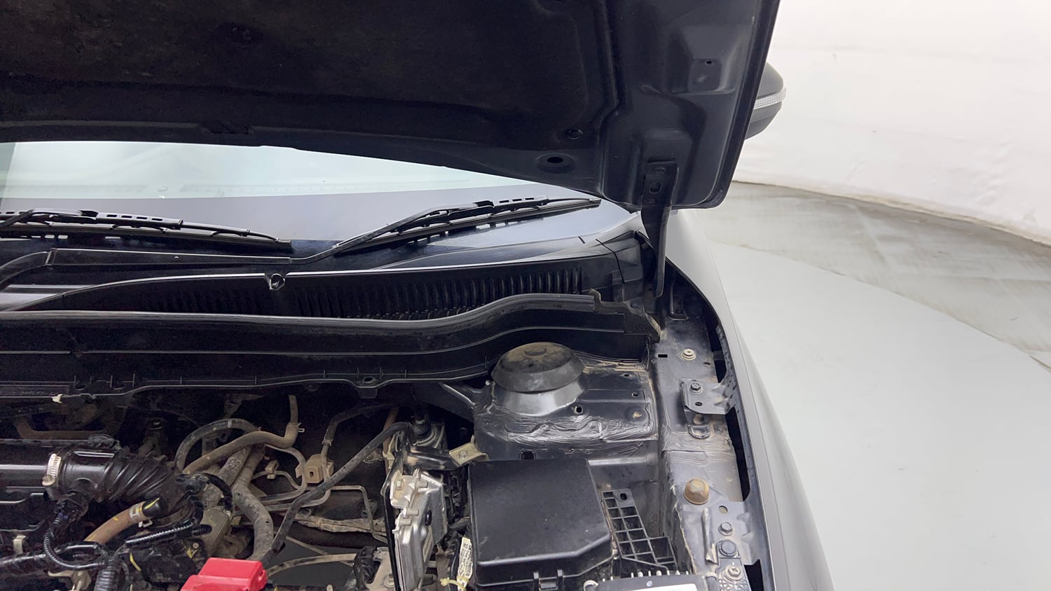 Used 2020 maruti-suzuki Vitara Brezza VXi Petrol Manual engine ENGINE LEFT SIDE HINGE & APRON VIEW