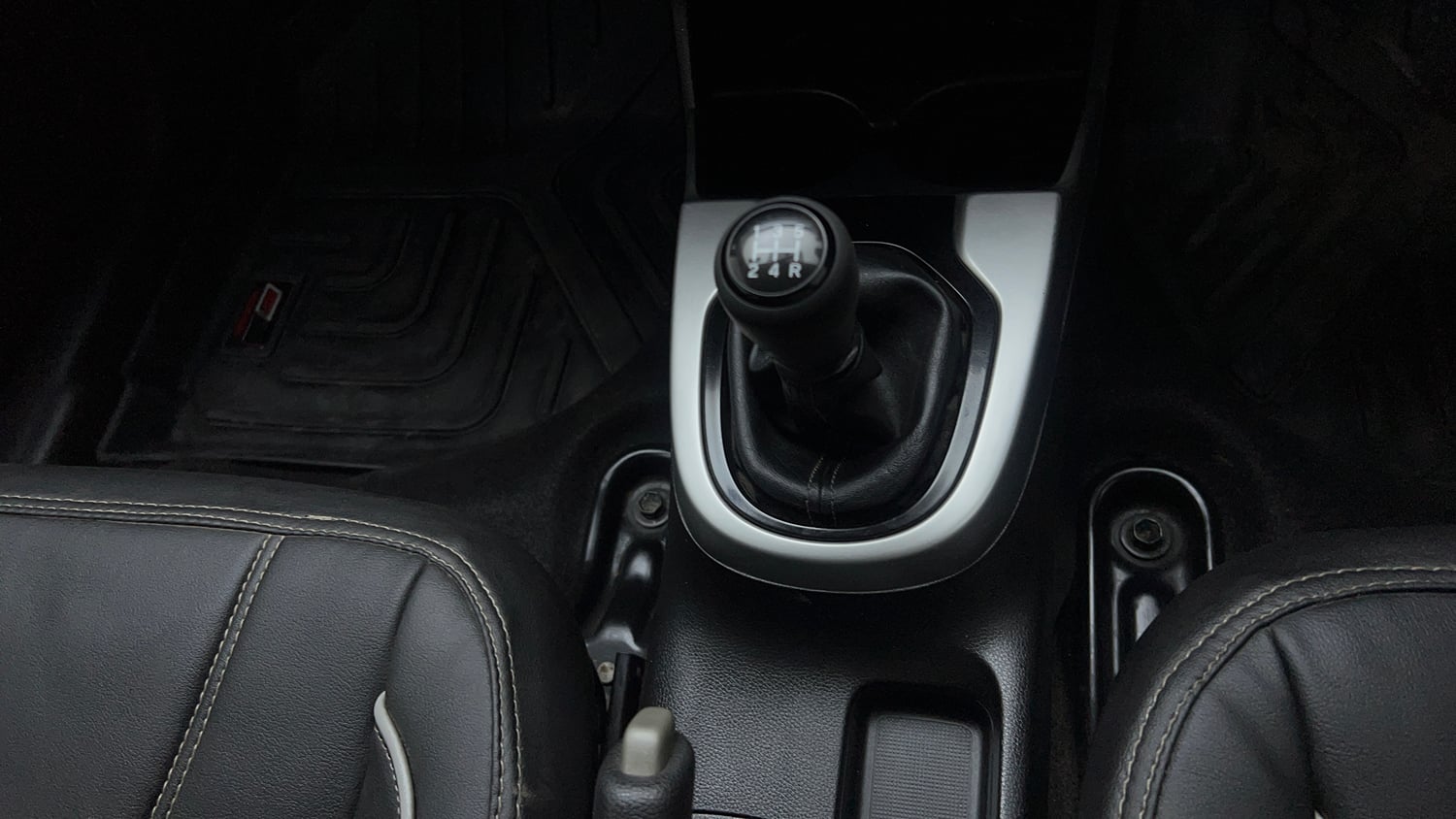Used 2022 Honda WR-V VX MT Petrol Petrol Manual interior GEAR  KNOB VIEW