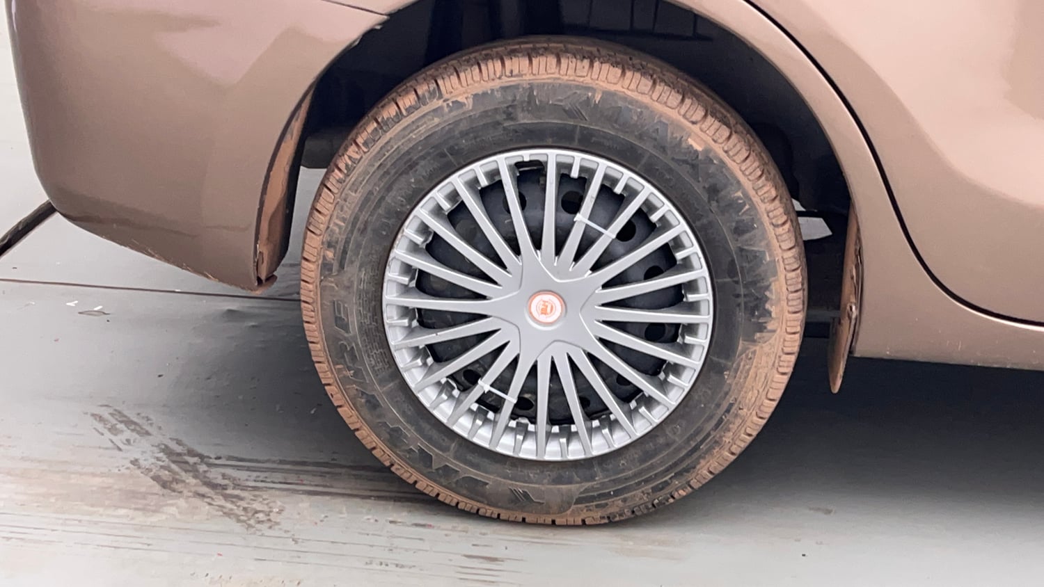 Used 2019 Maruti Suzuki Dzire VDi Diesel Manual tyres RIGHT REAR TYRE RIM VIEW