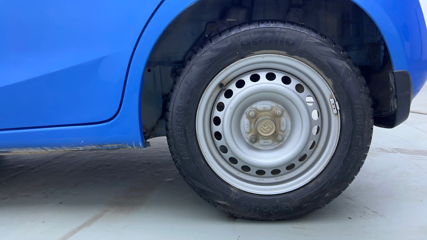 Used 2014 Honda Brio EX MT Petrol Manual tyres LEFT REAR TYRE RIM VIEW