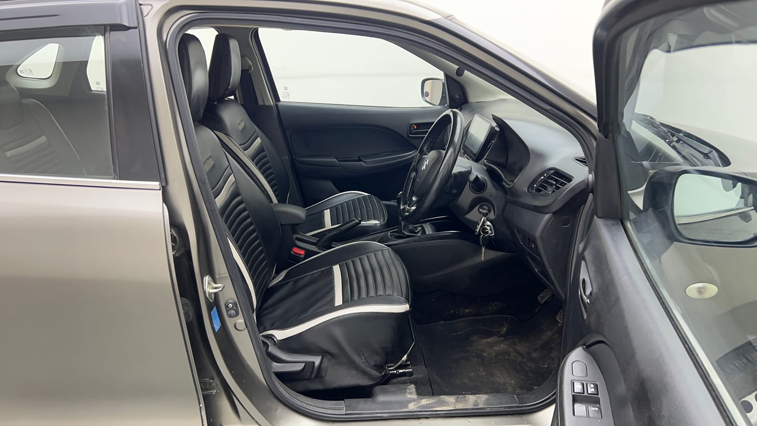 Used 2020 Maruti Suzuki Baleno Sigma Petrol Manual interior RIGHT SIDE FRONT DOOR CABIN VIEW