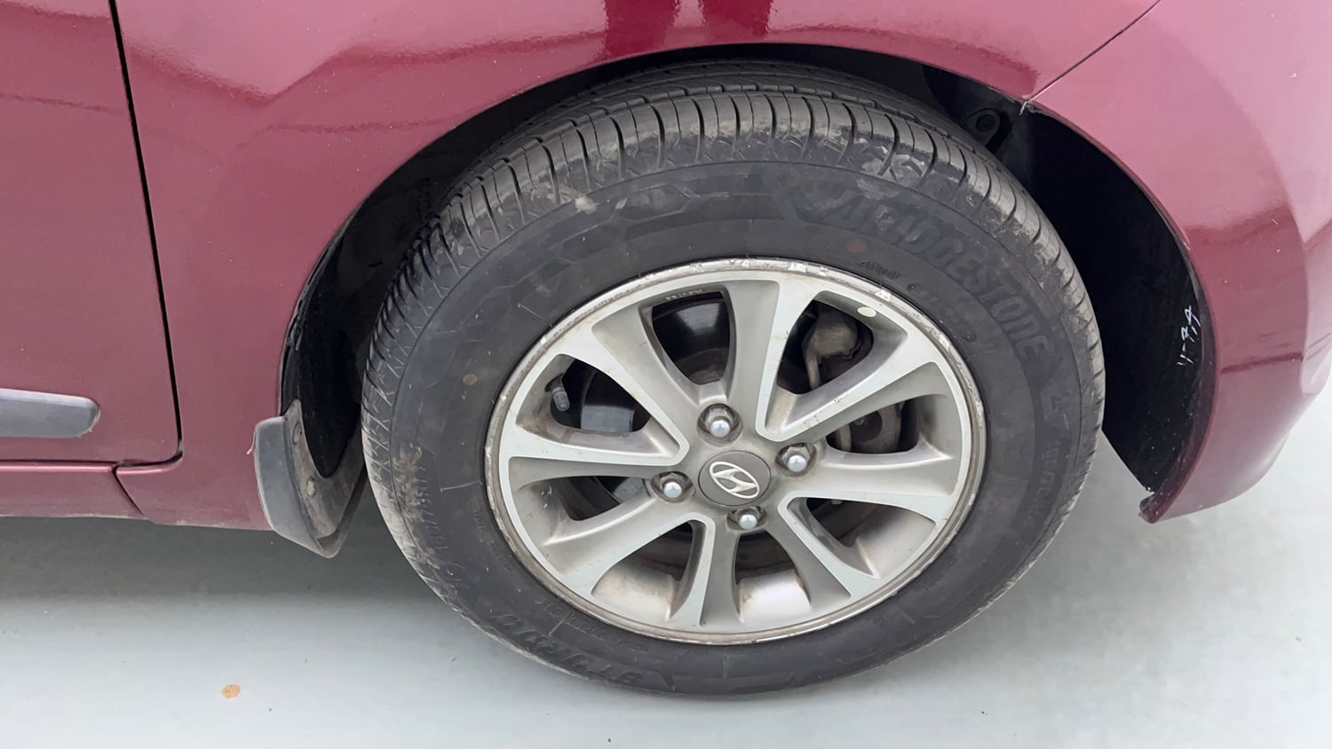 Used 2014 Hyundai Grand i10 Asta 1.2 Kappa VTVT Petrol Manual tyres RIGHT FRONT TYRE RIM VIEW