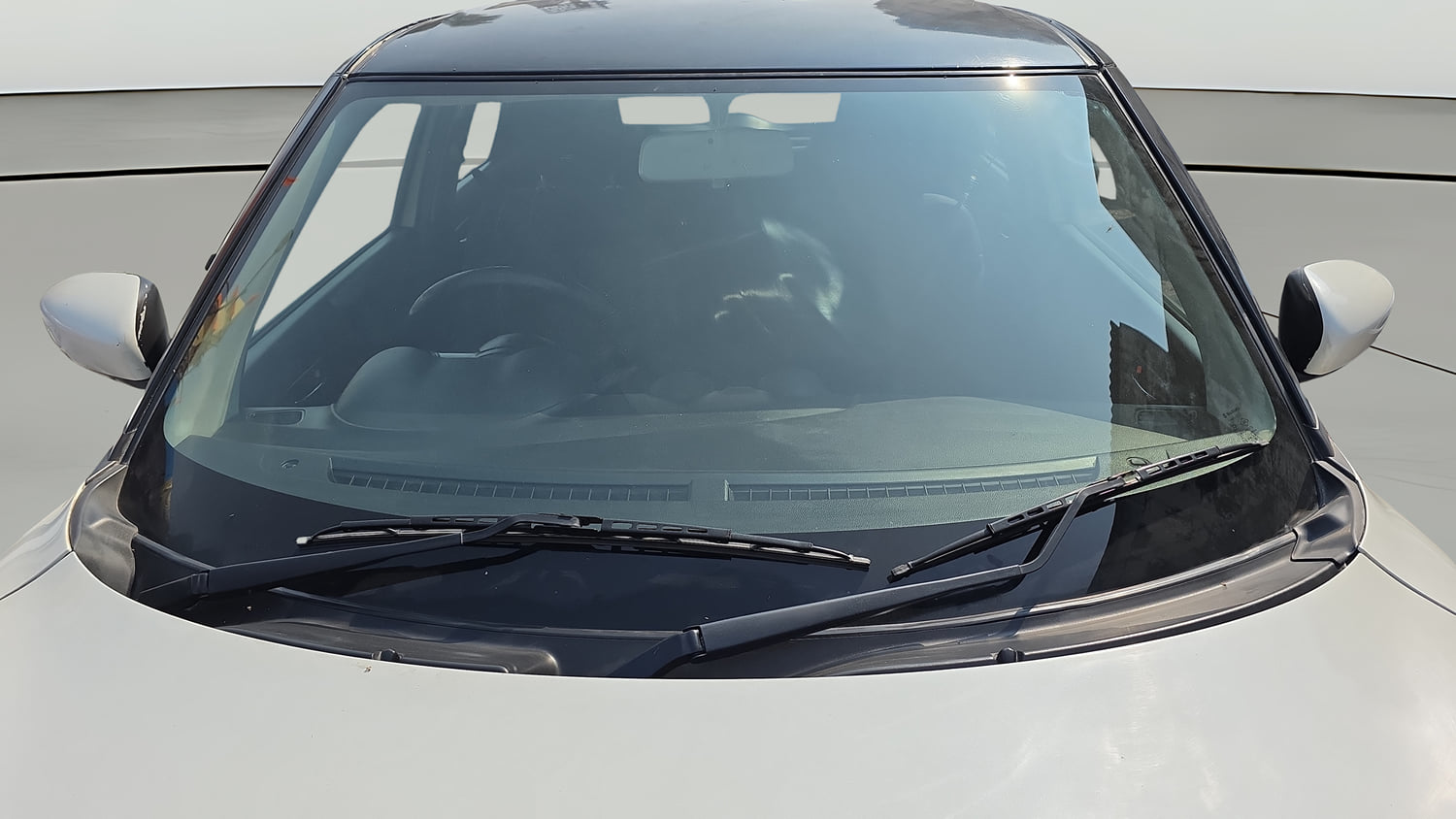 Used 2021 Maruti Suzuki Swift VXi Petrol Manual exterior FRONT WINDSHIELD VIEW