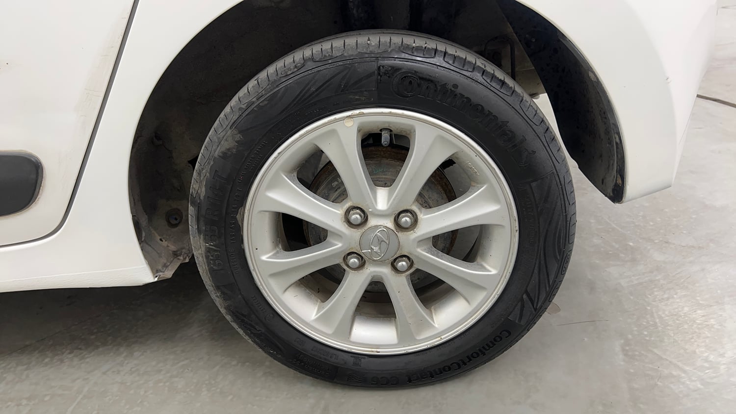 Used 2014 Hyundai Grand i10 Asta AT 1.2 Kappa VTVT Petrol Automatic tyres LEFT REAR TYRE RIM VIEW