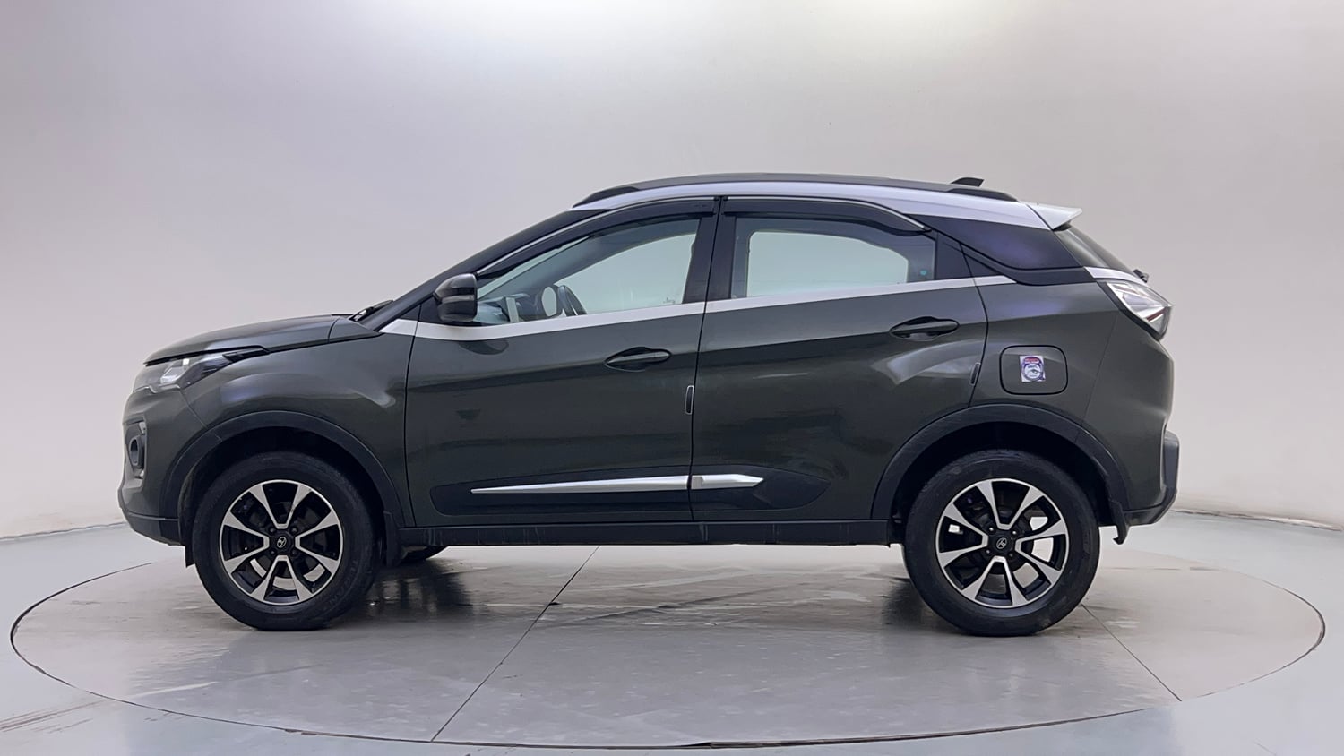 Used 2020 Tata Nexon XZA Plus (O) Dual Tone Petrol Automatic exterior LEFT SIDE VIEW