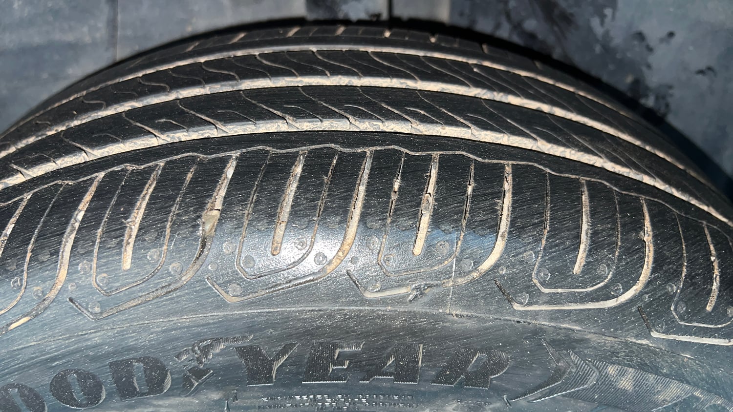 Used 2023 Tata Altroz XZA Petrol Petrol Automatic tyres LEFT REAR TYRE TREAD VIEW