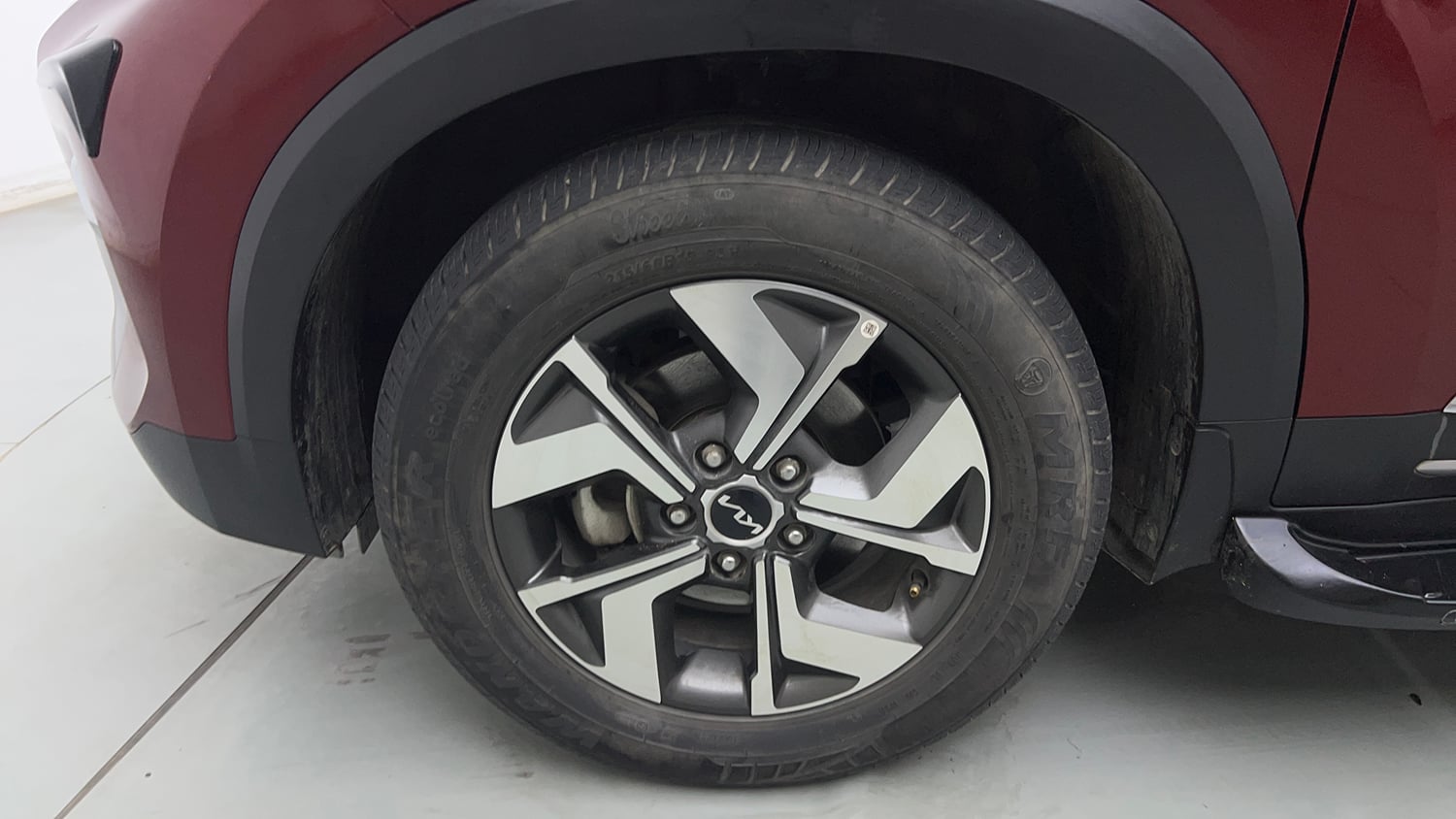 Used 2023 Kia Sonet HTX 1.0 iMT Petrol Manual tyres LEFT FRONT TYRE RIM VIEW