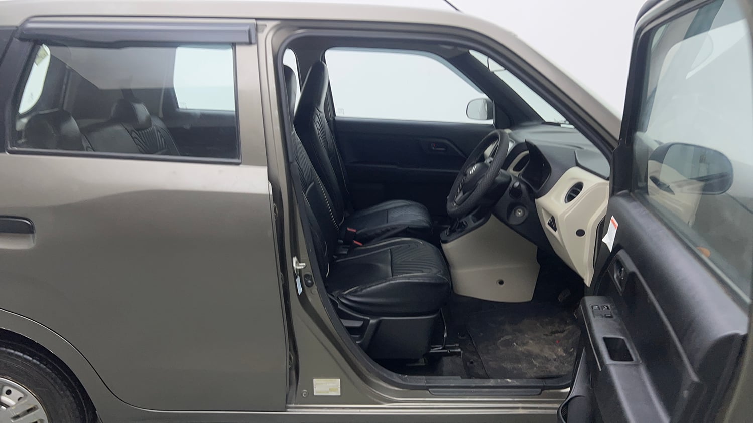 Used 2019 Maruti Suzuki Wagon R LXi (O) 1.0 CNG Cng Manual interior RIGHT SIDE FRONT DOOR CABIN VIEW
