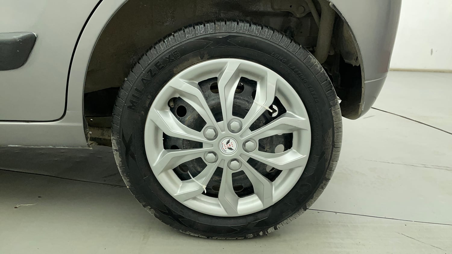 Used 2014 Maruti Suzuki Wagon R VXI Petrol Manual tyres LEFT REAR TYRE RIM VIEW