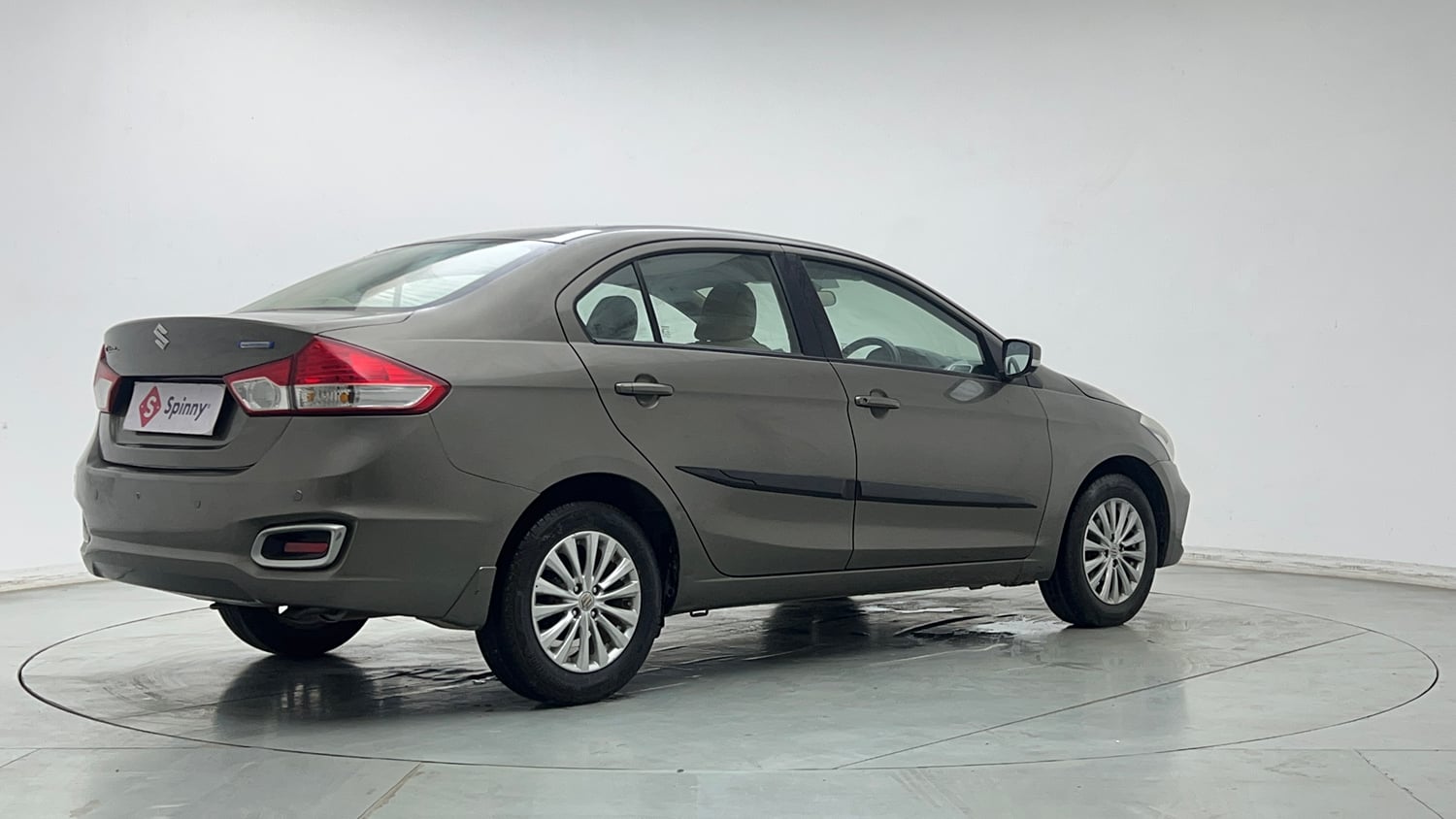 Used 2020 Maruti Suzuki Ciaz Delta Hybrid 1.5 AT Petrol Automatic exterior RIGHT REAR CORNER VIEW