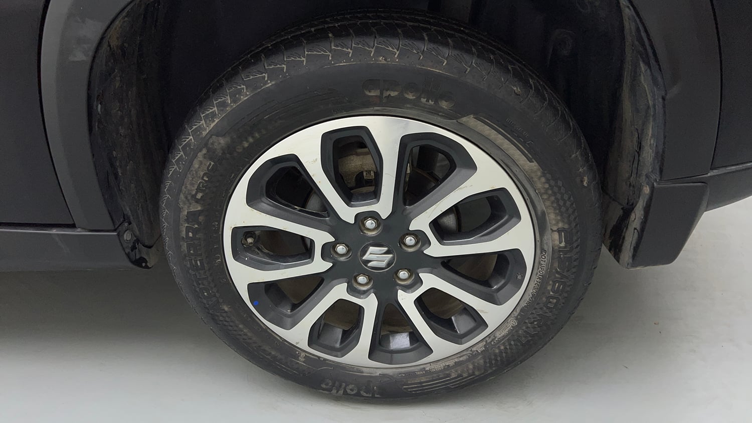 Used 2023 Maruti Suzuki Grand Vitara Zeta Smart Hybrid AT Petrol Automatic tyres LEFT REAR TYRE RIM VIEW