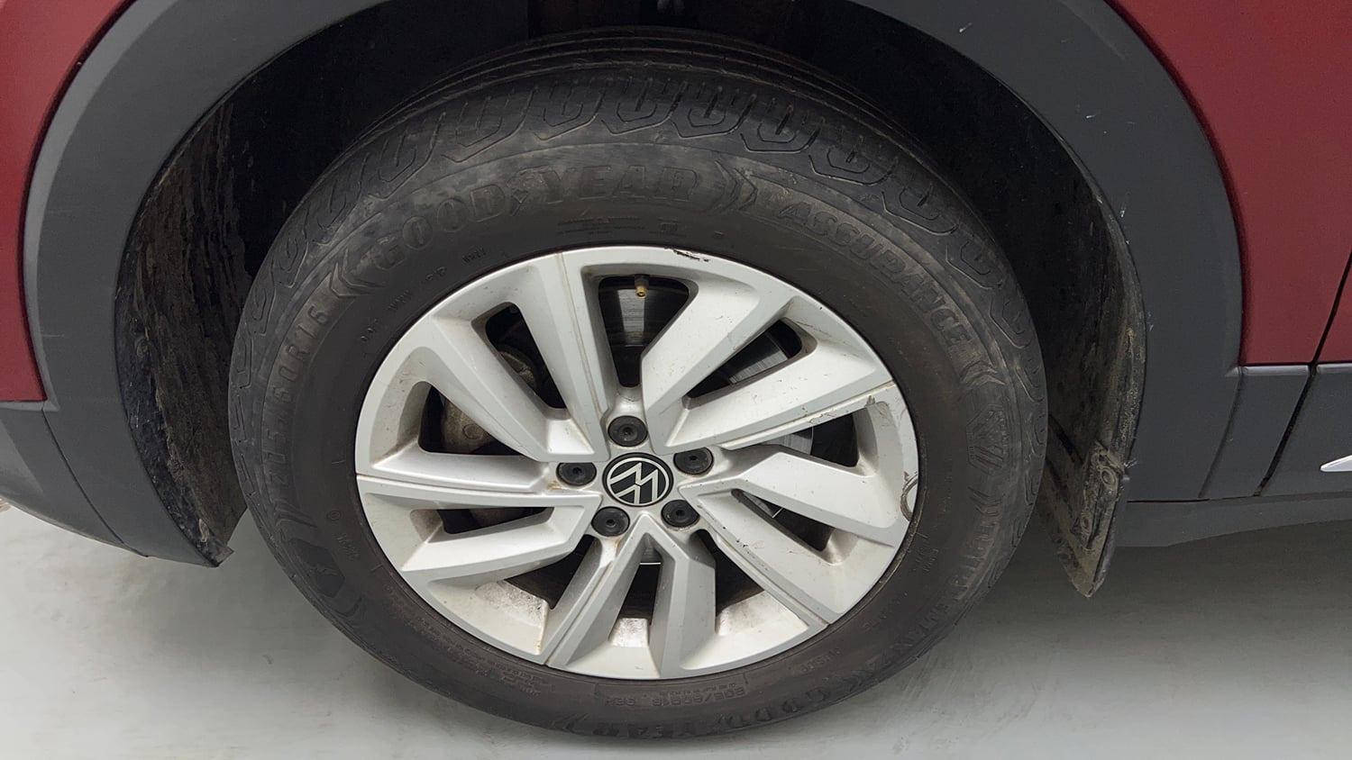 Used 2023 Volkswagen Taigun GT 1.5 TSI MT Petrol Manual tyres LEFT FRONT TYRE RIM VIEW