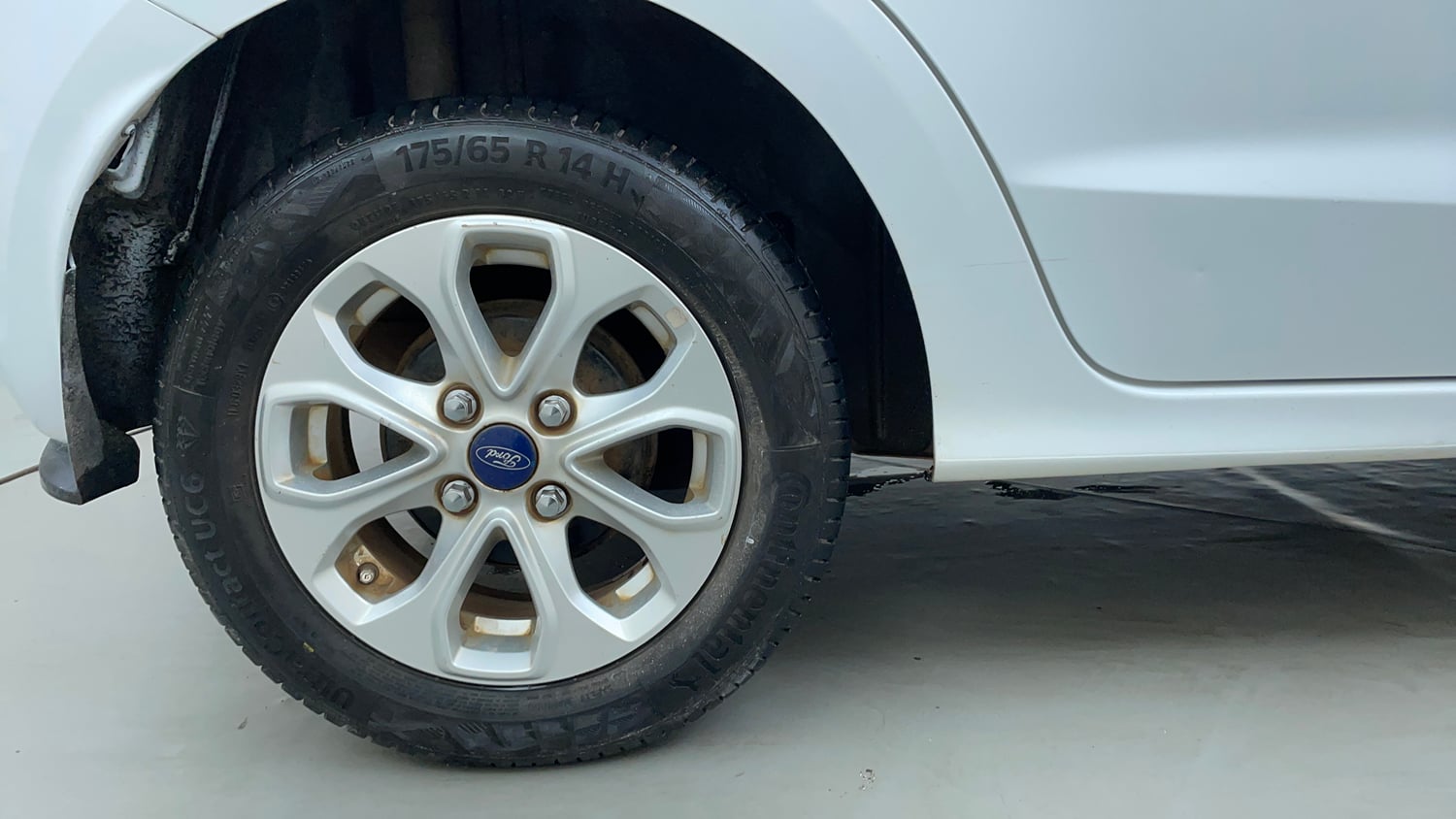 Used 2017 Ford Figo Titanium 1.5 Ti-VCT AT Petrol Automatic tyres RIGHT REAR TYRE RIM VIEW