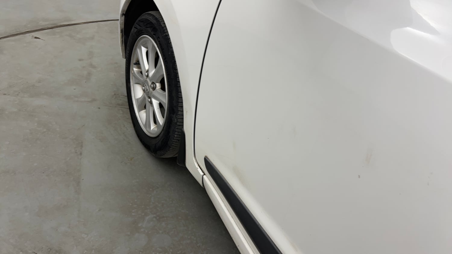 Used 2014 Hyundai Grand i10 Asta AT 1.2 Kappa VTVT Petrol Automatic dents MINOR SCRATCH