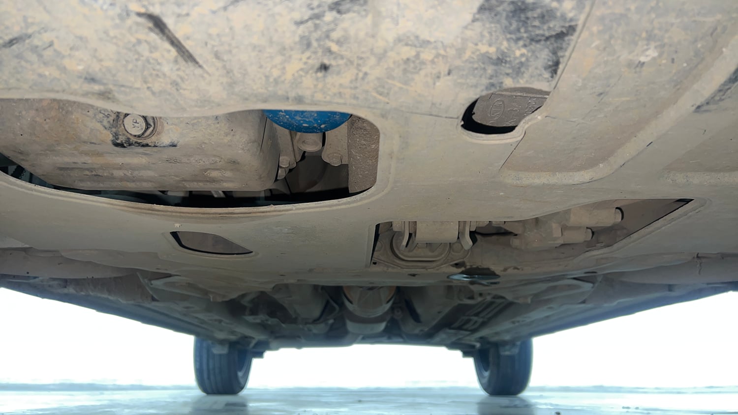 Used 2024 Hyundai Venue SX (O) 1.0 Turbo DCT Petrol Automatic extra FRONT LEFT UNDERBODY VIEW