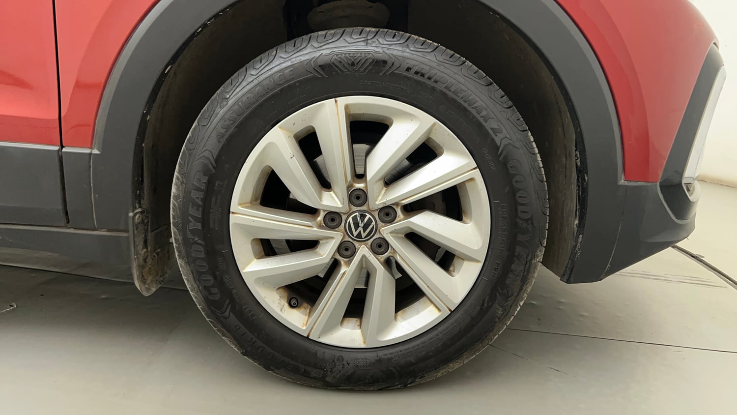Used 2022 Volkswagen Taigun Highline 1.0 TSI AT Petrol Automatic tyres RIGHT FRONT TYRE RIM VIEW