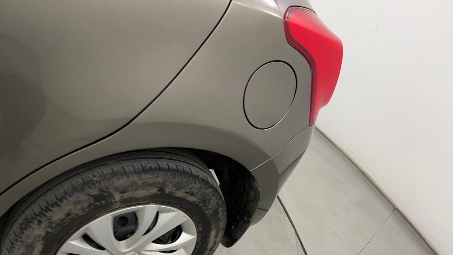 Used 2020 Maruti Suzuki Swift VXi AMT Petrol Automatic dents MINOR DENT