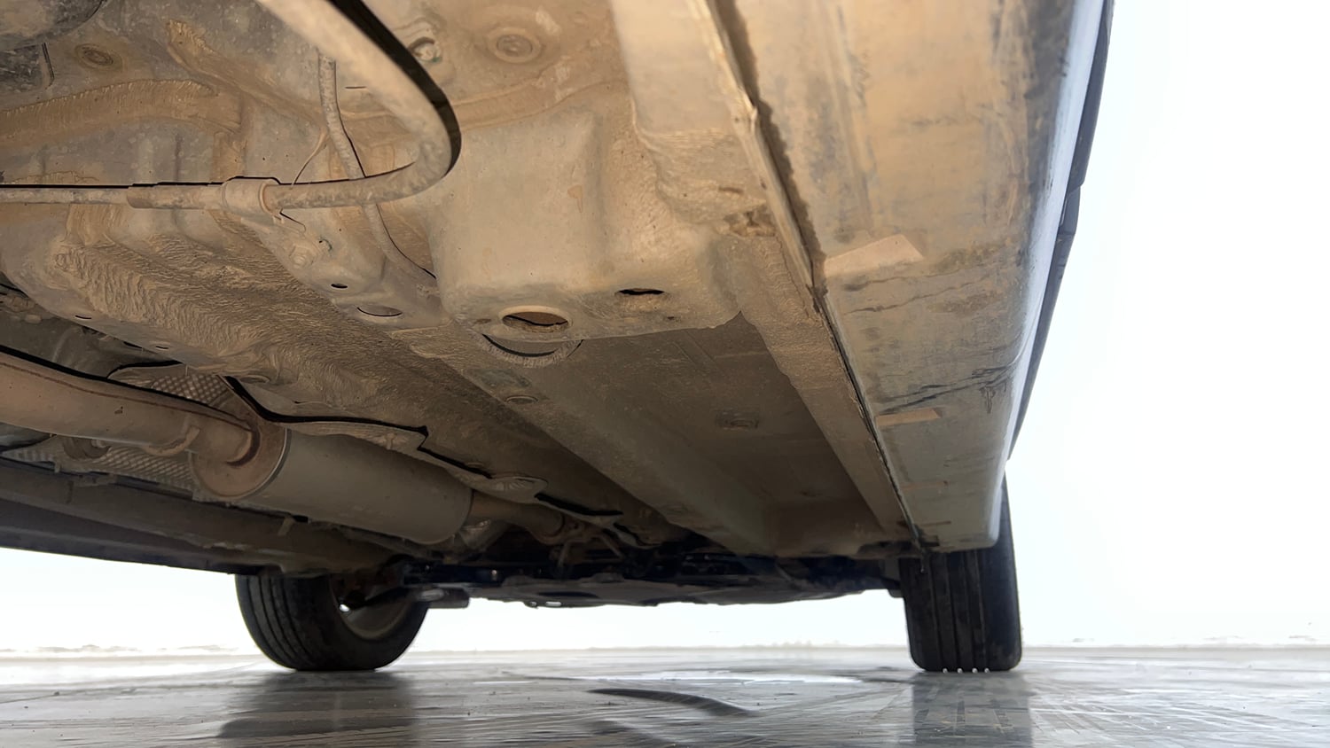 Used 2021 Mahindra XUV 300 1.5 W8 (O) Diesel Manual extra REAR RIGHT UNDERBODY VIEW