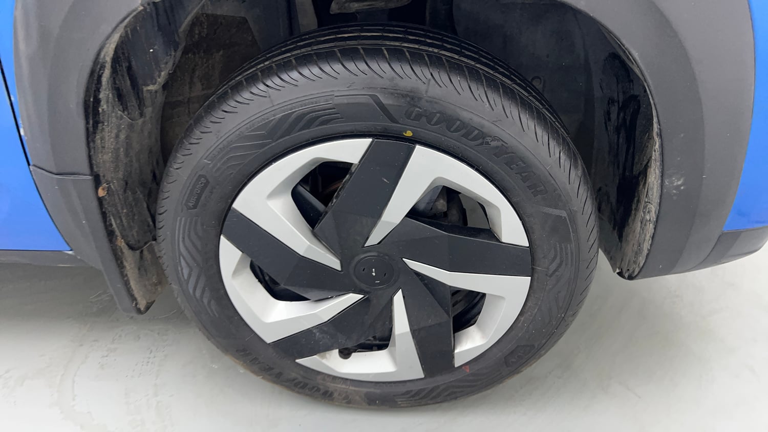 Used 2021 Renault Kiger RXT MT Petrol Manual tyres RIGHT FRONT TYRE RIM VIEW