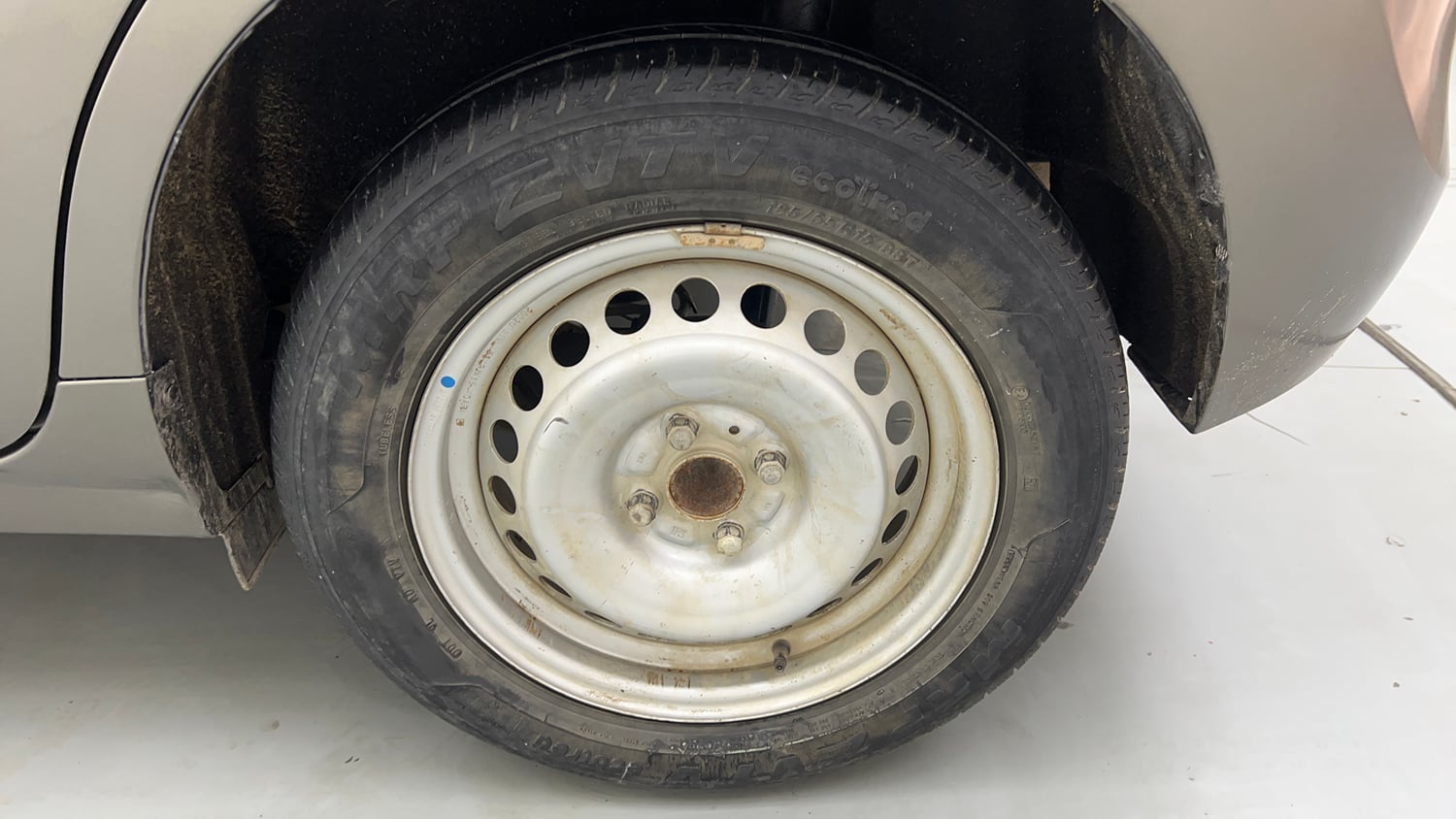 Used 2020 Maruti Suzuki Baleno Sigma Petrol Manual tyres LEFT REAR TYRE RIM VIEW