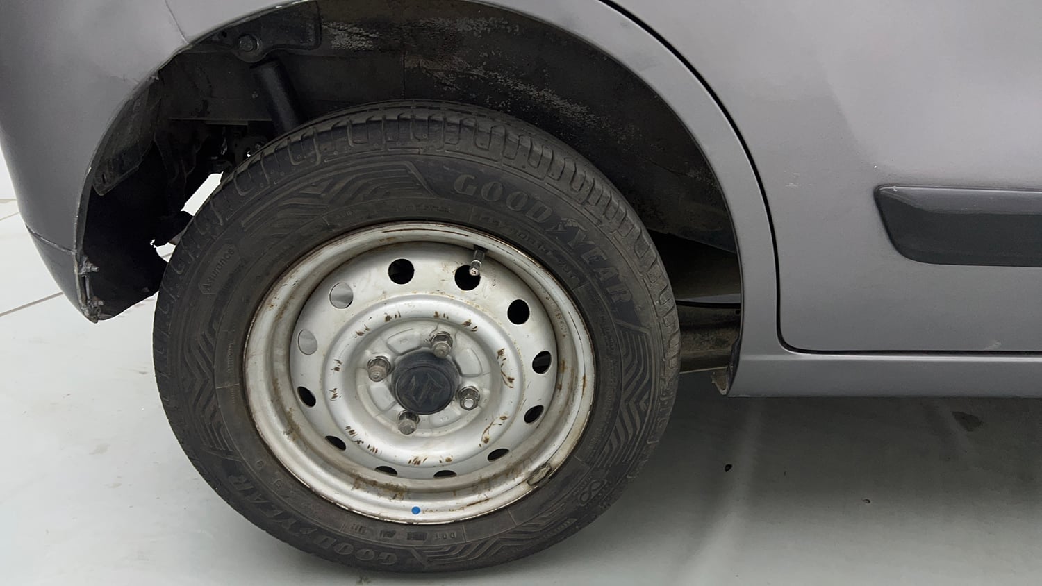 Used 2014 Maruti Suzuki Wagon R LXI Petrol Manual tyres RIGHT REAR TYRE RIM VIEW