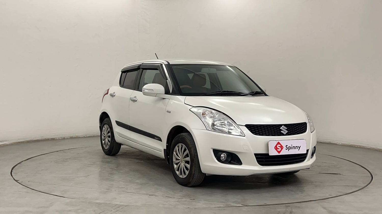 Used 2013 Maruti Suzuki Swift VDi Diesel Manual exterior RIGHT FRONT CORNER VIEW