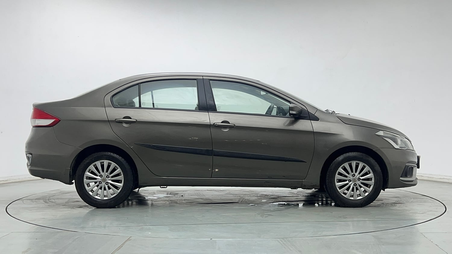 Used 2020 Maruti Suzuki Ciaz Delta Hybrid 1.5 AT Petrol Automatic exterior RIGHT SIDE VIEW