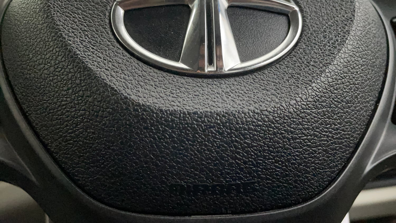 Used 2023 Tata Altroz XZ Plus (S) Petrol Manual top_features Airbags