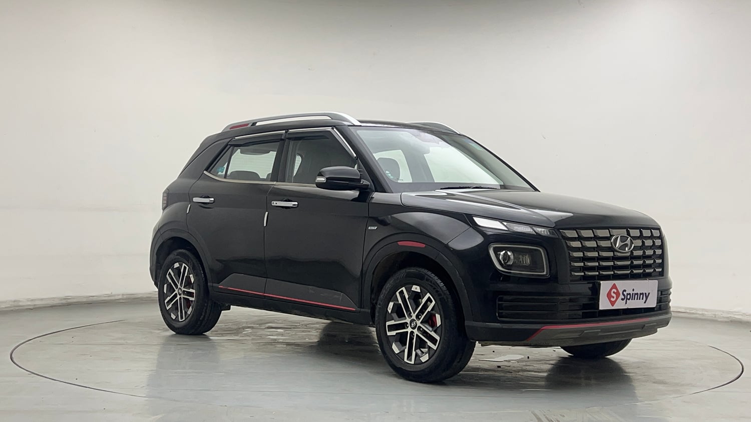 Used 2024 Hyundai Venue SX (O) 1.0 Turbo DCT Petrol Automatic exterior RIGHT FRONT CORNER VIEW