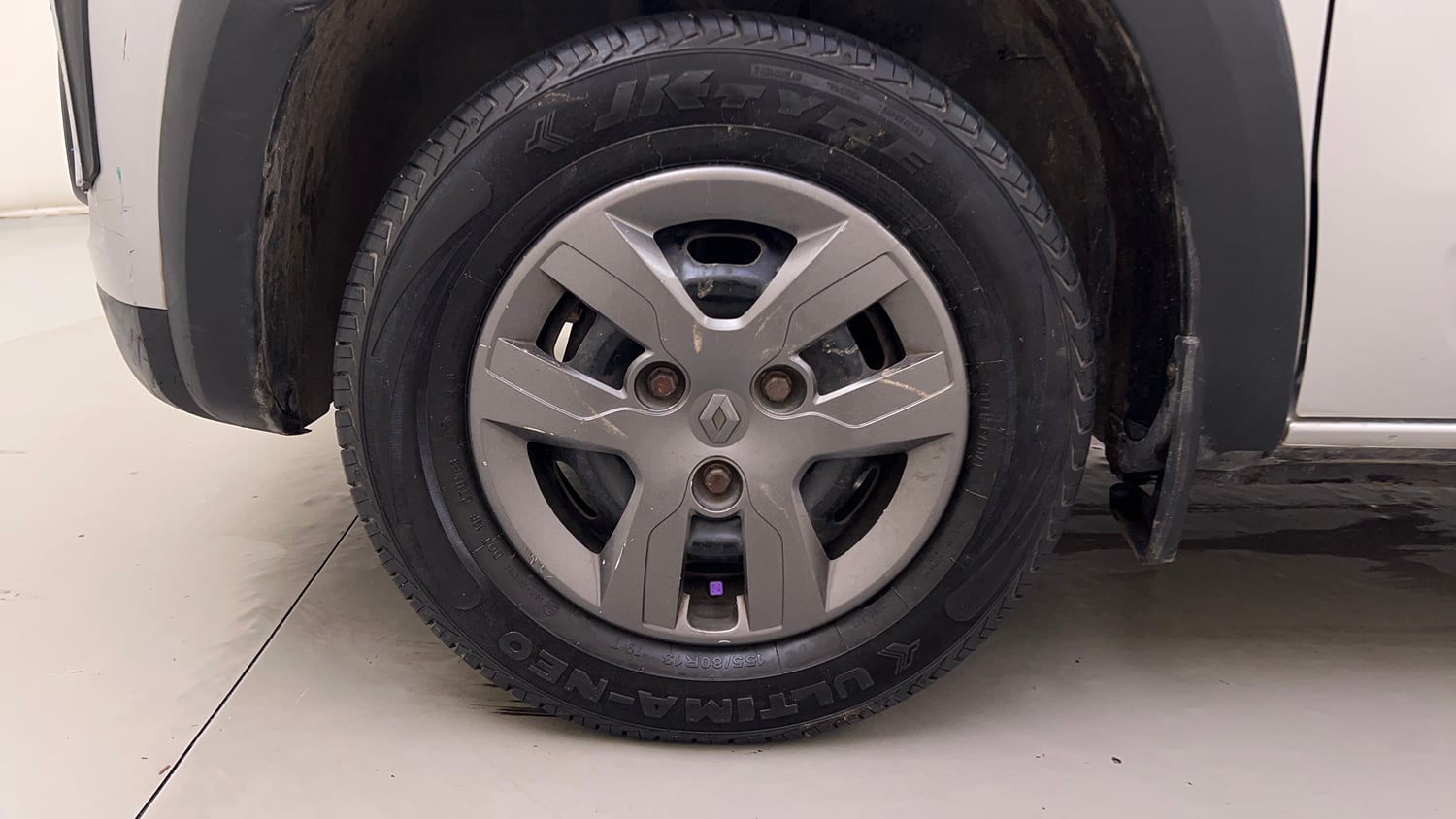 Used 2017 Renault Kwid 1.0 RXT AMT Petrol Automatic tyres LEFT FRONT TYRE RIM VIEW