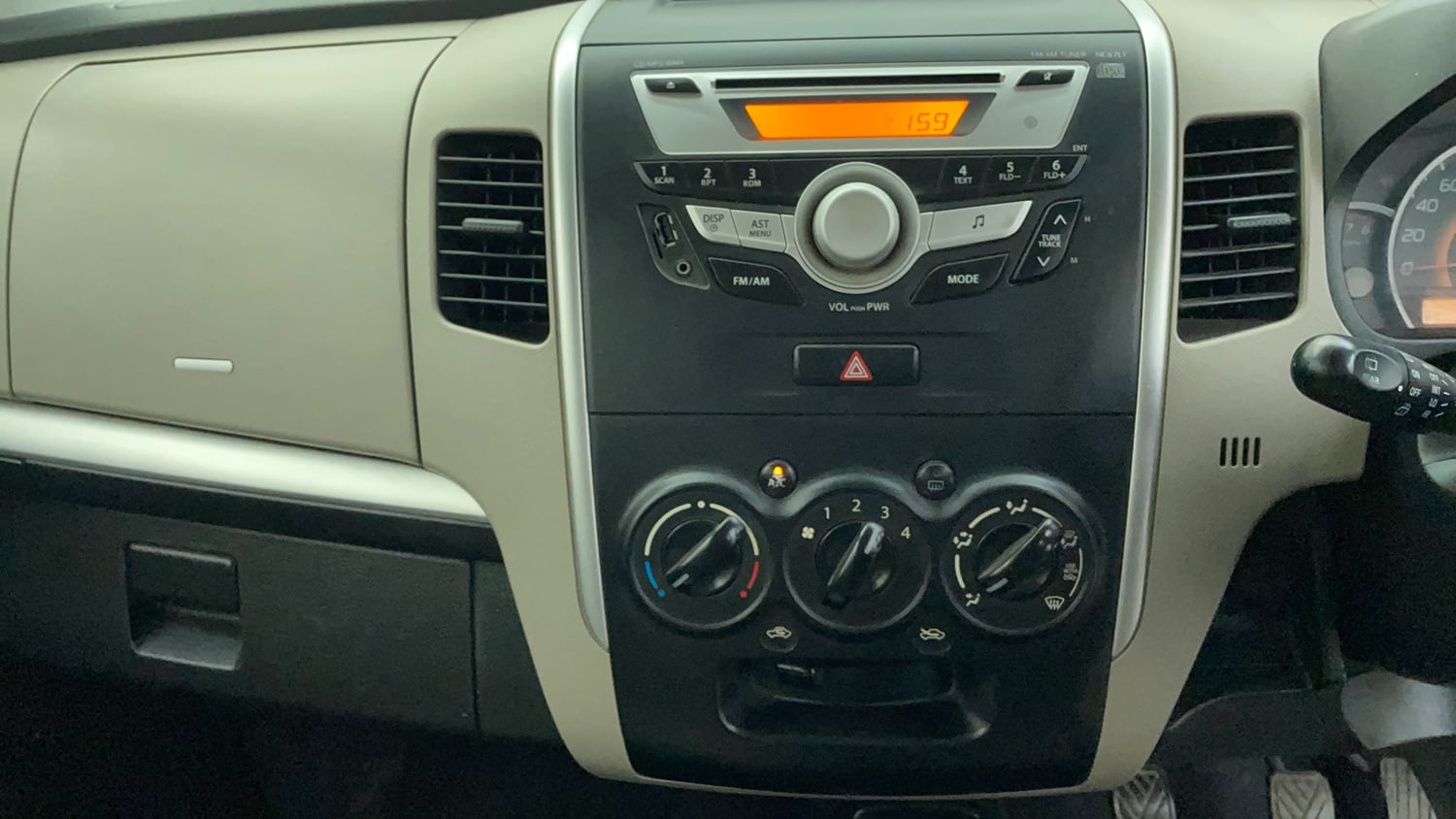 Used 2014 Maruti Suzuki Wagon R VXI Petrol Manual interior MUSIC SYSTEM & AC CONTROL VIEW
