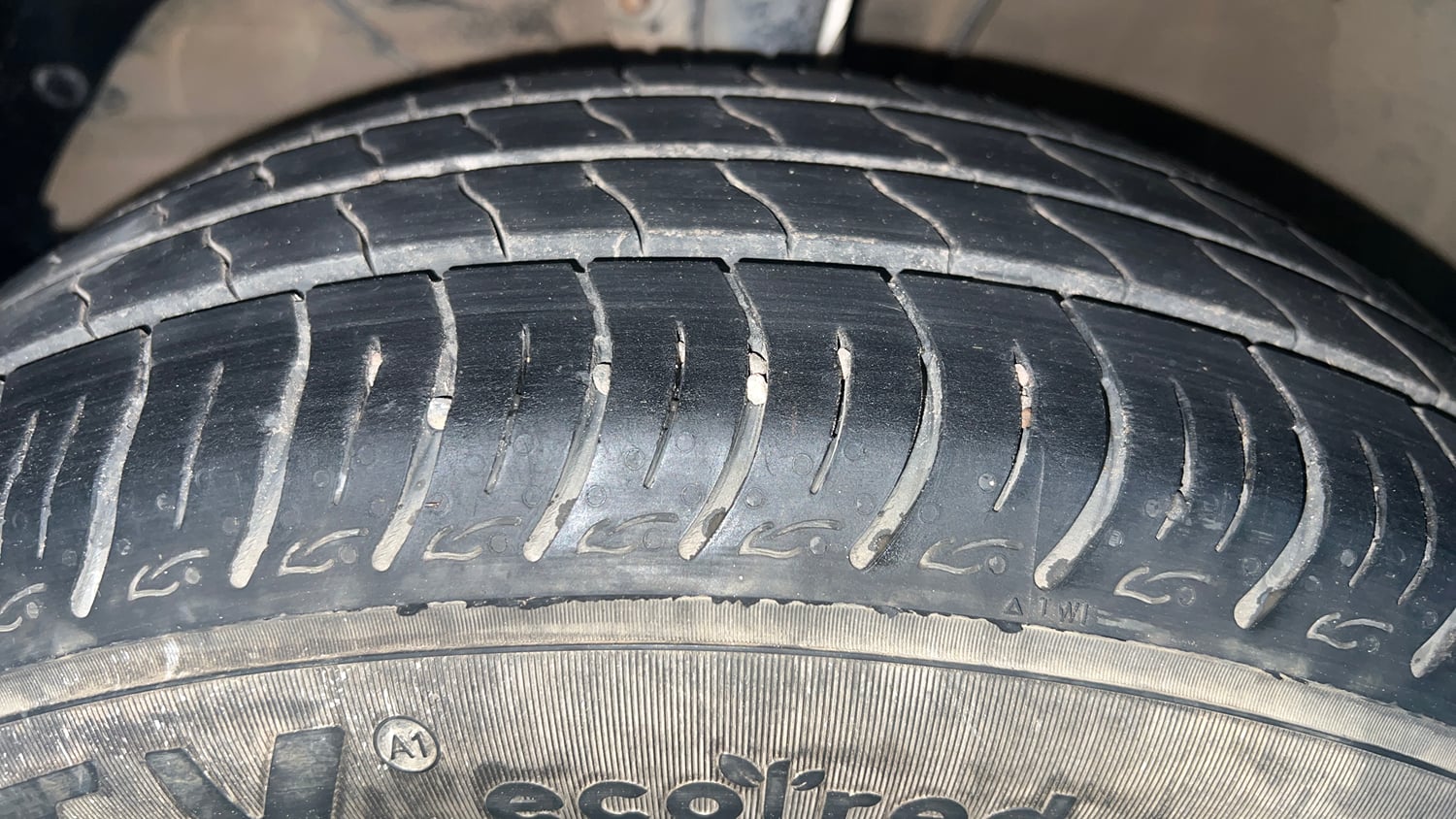 Used 2019 Maruti Suzuki Baleno Delta Petrol Manual tyres LEFT FRONT TYRE TREAD VIEW