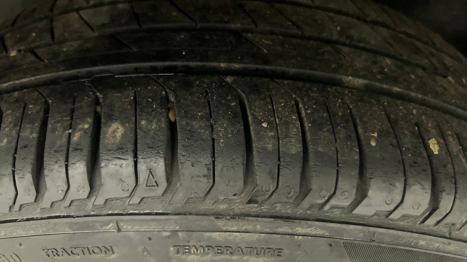 Used 2016 Volkswagen Polo Comfortline 1.2L (P) Petrol Manual tyres LEFT REAR TYRE TREAD VIEW