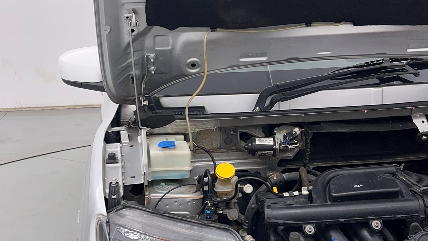 Used 2022 Renault Kwid CLIMBER 1.0 AMT (O) Petrol Automatic engine ENGINE RIGHT SIDE HINGE & APRON VIEW