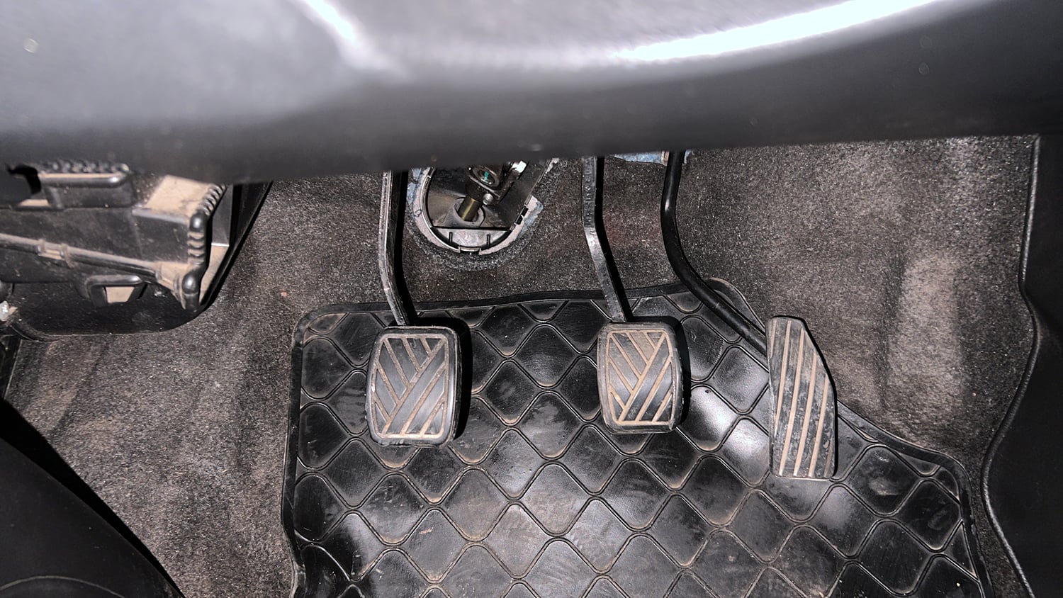Used 2015 Maruti Suzuki Wagon R VXI Petrol Manual interior PEDALS VIEW