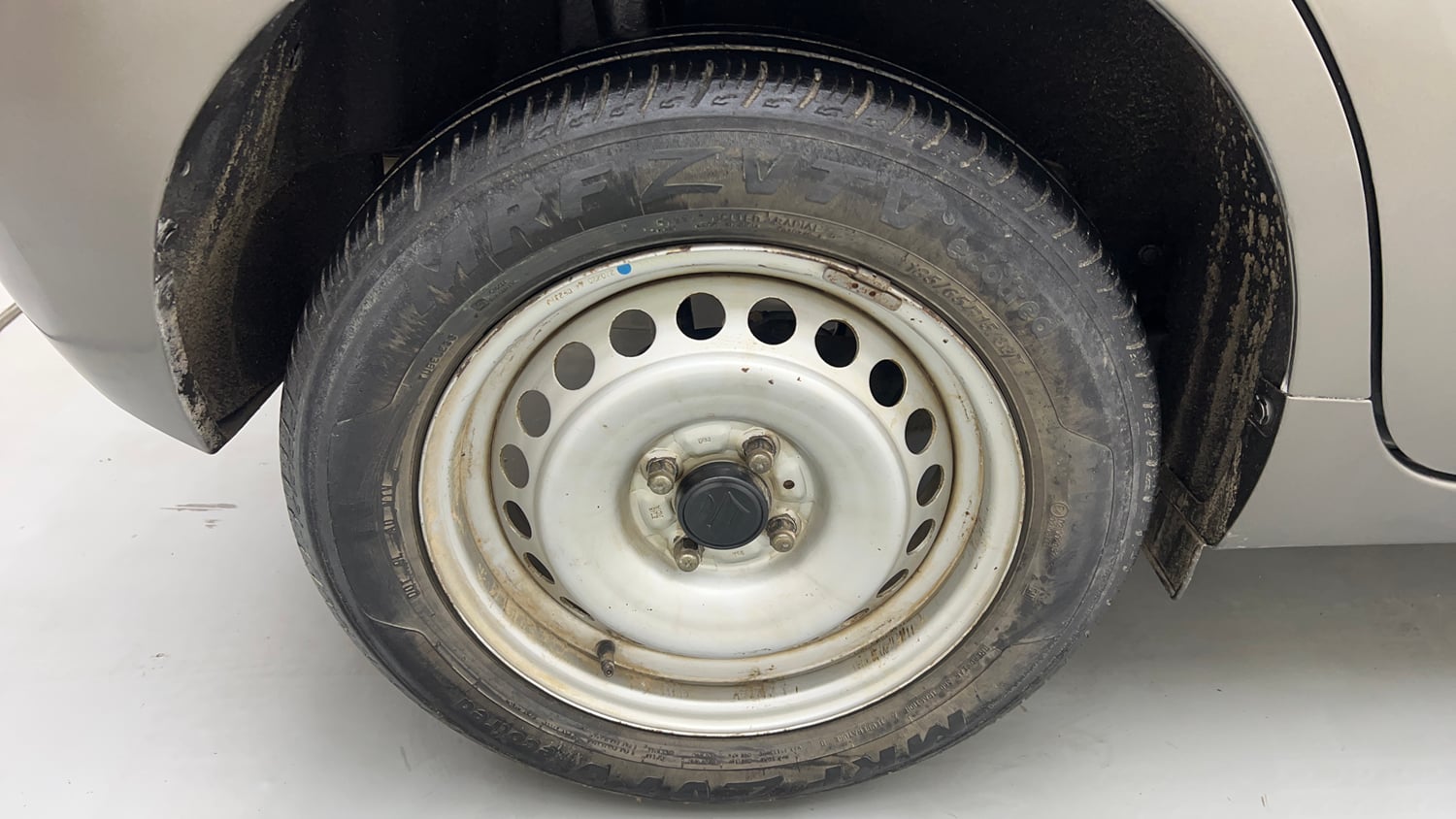 Used 2020 Maruti Suzuki Baleno Sigma Petrol Manual tyres RIGHT REAR TYRE RIM VIEW