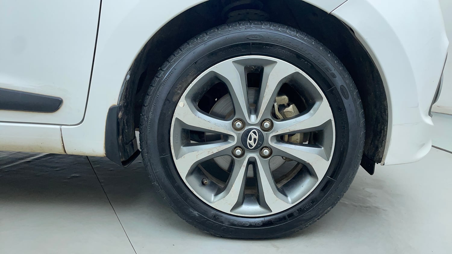 Used 2017 Hyundai Xcent SX 1.2 (O) Petrol Manual tyres RIGHT FRONT TYRE RIM VIEW