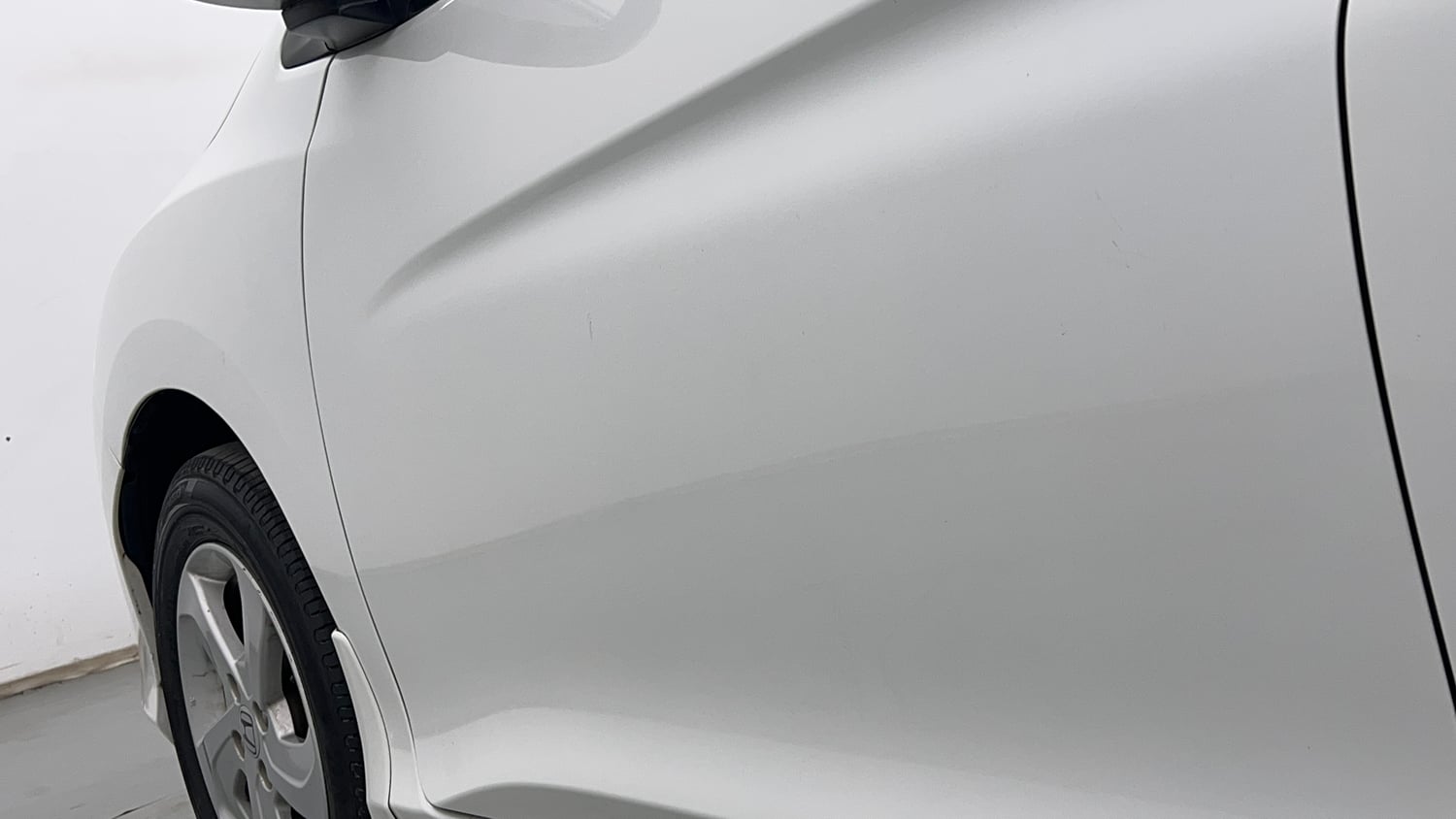 Used 2016 Honda City V Petrol Manual dents MINOR SCRATCH