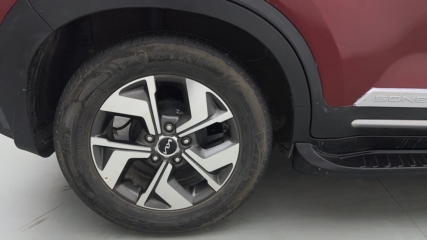 Used 2023 Kia Sonet HTX 1.0 iMT Petrol Manual tyres RIGHT REAR TYRE RIM VIEW