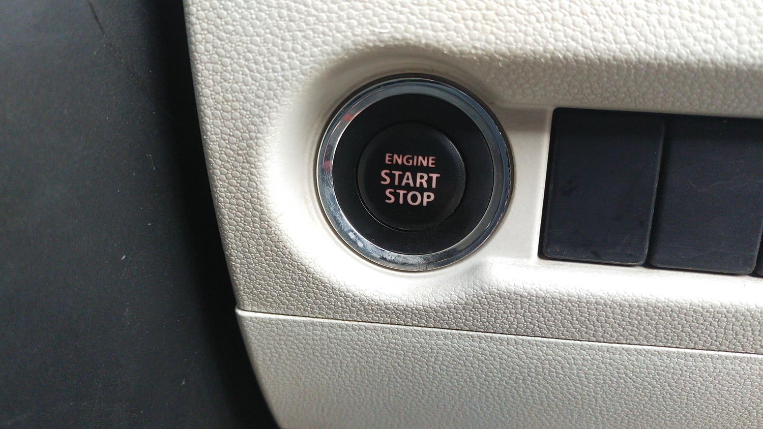 Used 2017 Maruti Suzuki Ignis Zeta 1.2 AMT Petrol Automatic top_features Keyless start