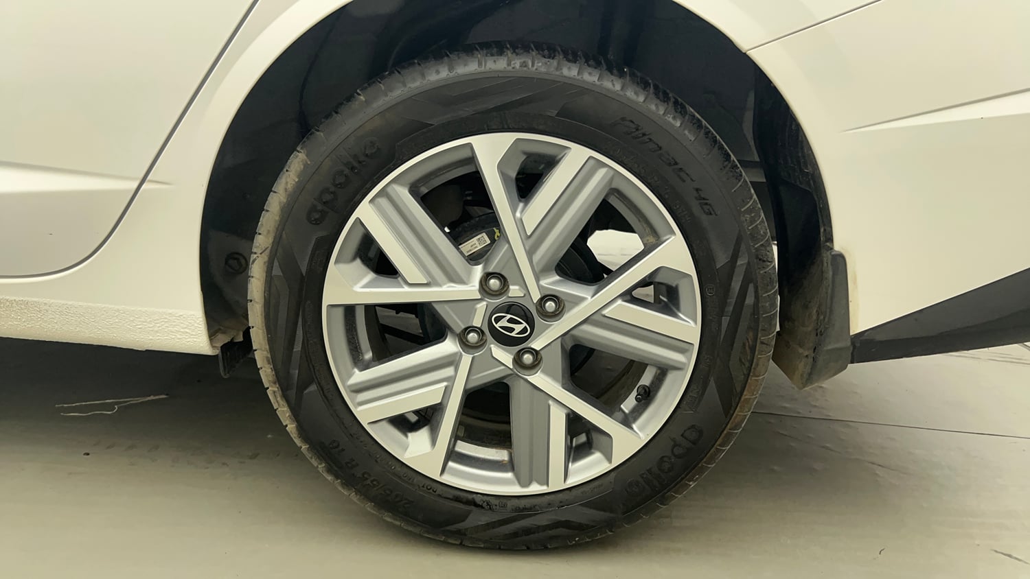 Used 2024 Hyundai Verna SX 1.5 Petrol MT Petrol Manual tyres LEFT REAR TYRE RIM VIEW