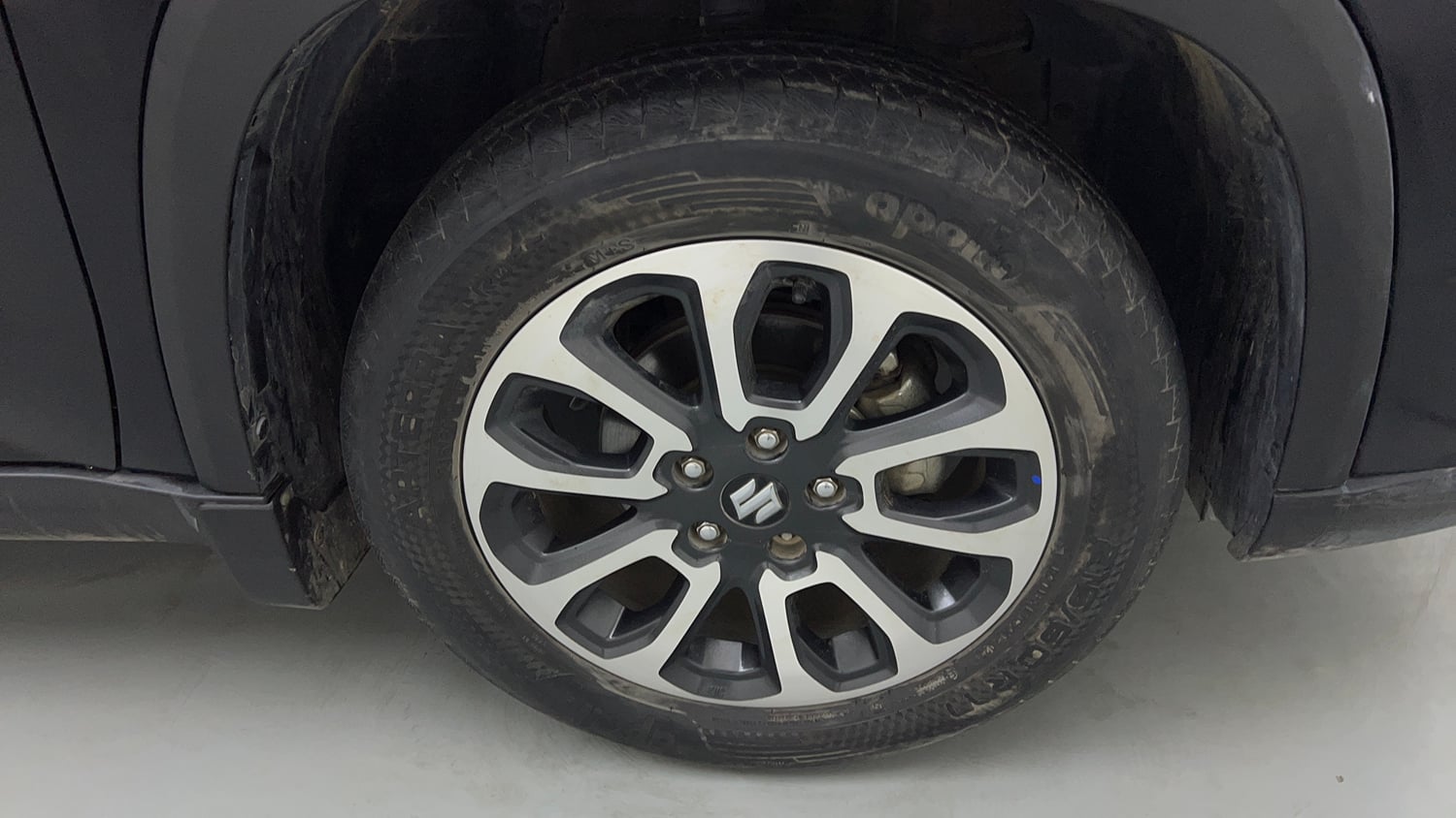 Used 2023 Maruti Suzuki Grand Vitara Zeta Smart Hybrid AT Petrol Automatic tyres RIGHT FRONT TYRE RIM VIEW