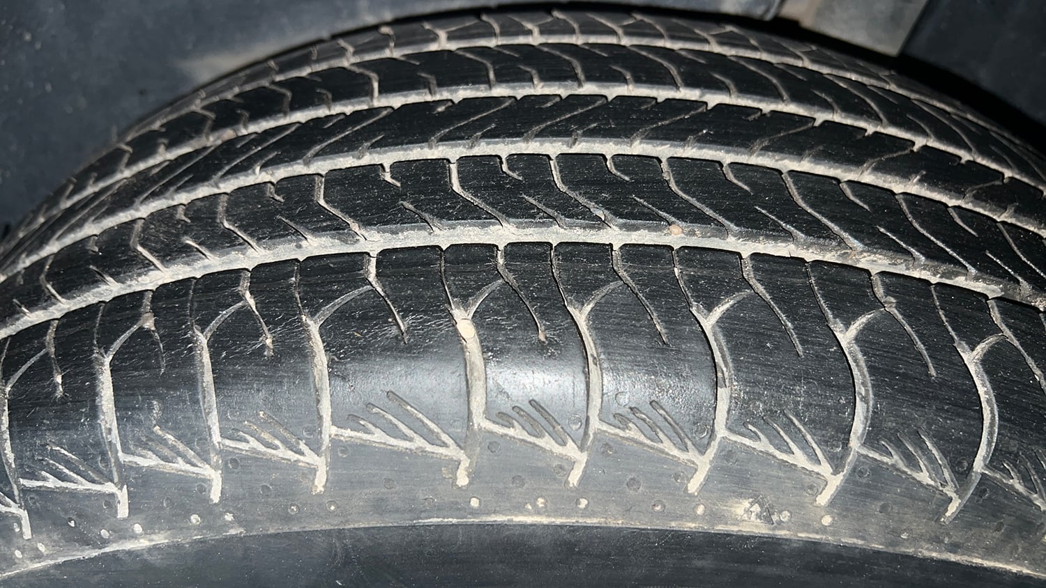 Used 2023 Maruti Suzuki Grand Vitara Zeta Smart Hybrid AT Petrol Automatic tyres LEFT REAR TYRE TREAD VIEW