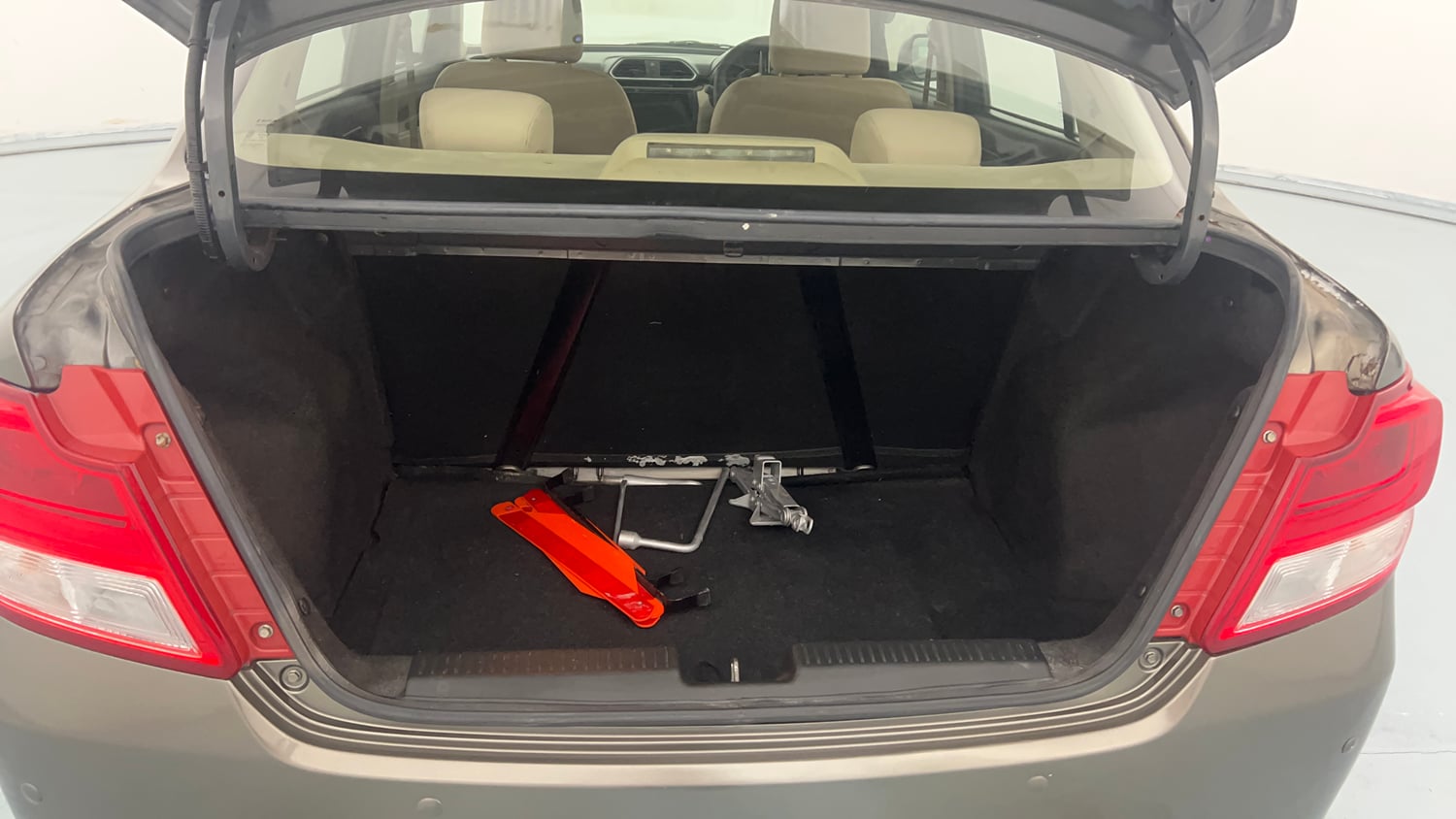 Used 2018 Maruti Suzuki Dzire VXi Petrol Manual interior DICKY INSIDE VIEW