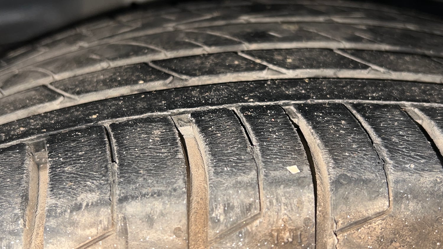 Used 2024 Hyundai Creta SX 1.5 Petrol Adventure Edition Petrol Manual tyres RIGHT FRONT TYRE TREAD VIEW