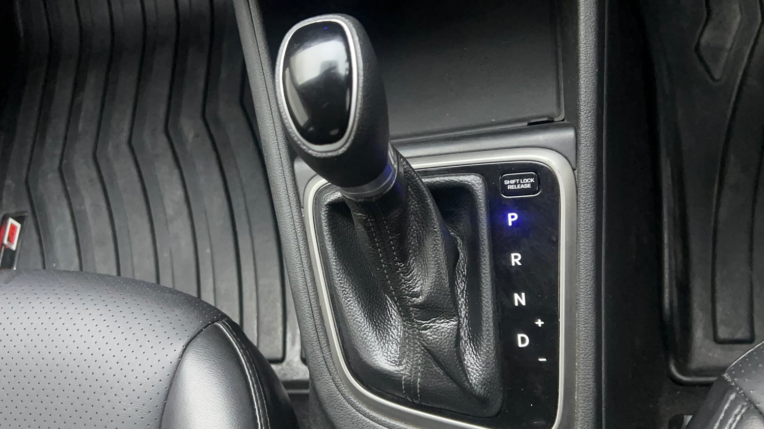 Used 2018 Hyundai Verna EX 1.6 VTVT AT Petrol Automatic interior GEAR  KNOB VIEW