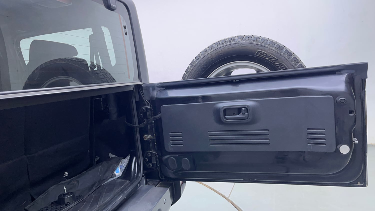 Used 2022 mahindra Thar LX Hard Top Petrol AT 4WD Petrol Automatic interior DICKY DOOR OPEN VIEW