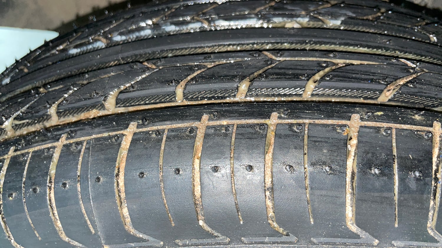 Used 2022 Renault Kwid RXT 1.0 AMT (O) Petrol Automatic tyres RIGHT REAR TYRE TREAD VIEW