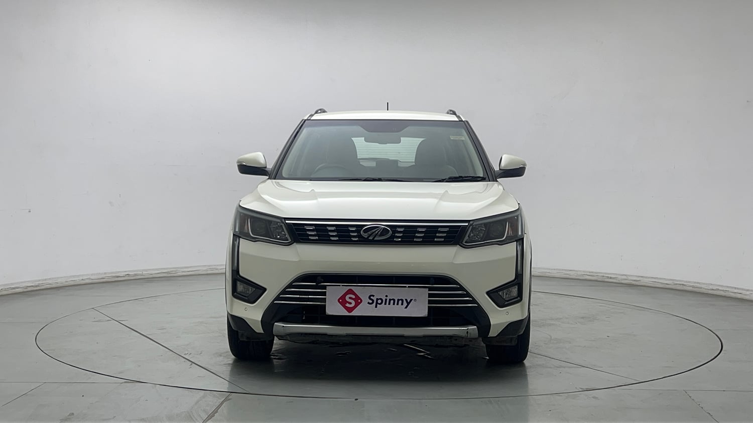 Used 2021 Mahindra XUV 300 1.5 W8 (O) Diesel Manual exterior FRONT VIEW